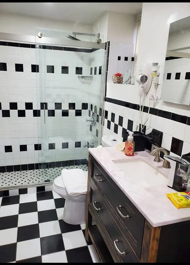 Lovely 2 Bedroom Apartment With 2 Entrance And Parking New York 0*,