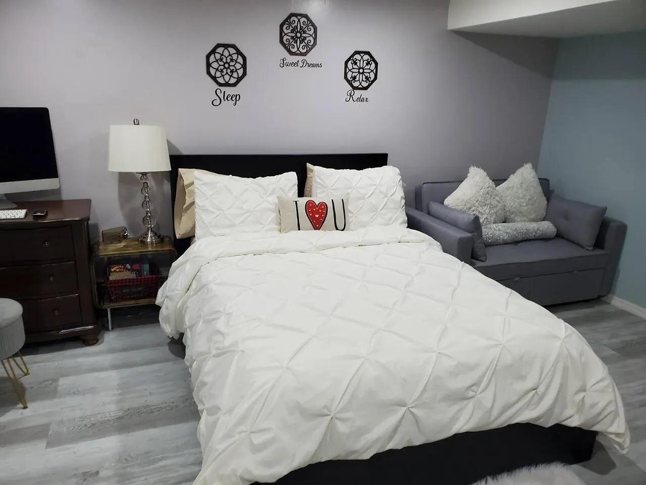 Lovely 2 Bedroom Apartment With 2 Entrance And Parking New York