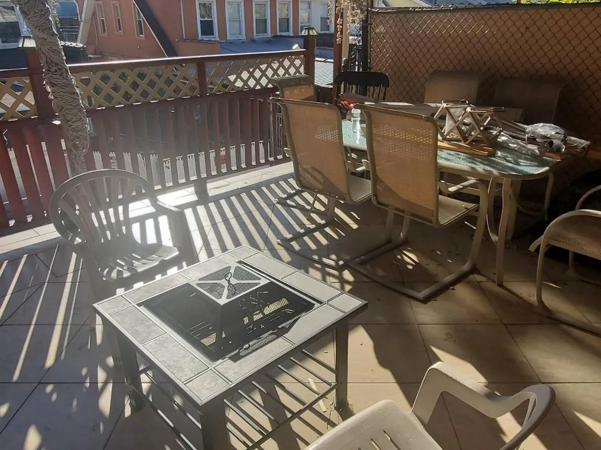 Lovely 2 Bedroom Apartment With 2 Entrance And Parking New York